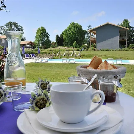 La Petite Couronne, & Lofts 3*