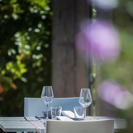 La Petite Couronne, & Lofts