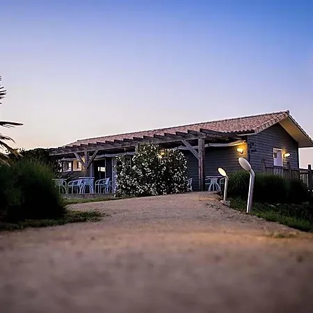 La Petite Couronne, & Lofts Szálloda 3*