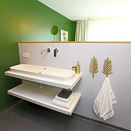La Petite Couronne, & Lofts Szálloda 3*