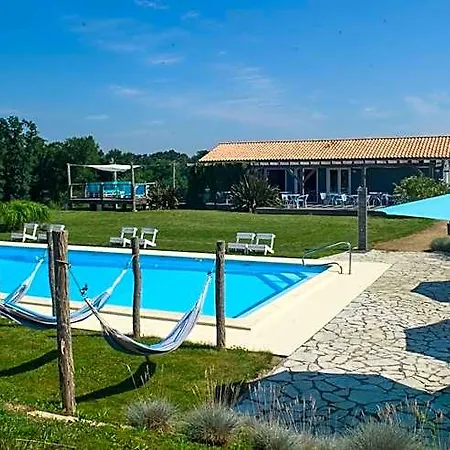 Szálloda La Petite Couronne, & Lofts 3*