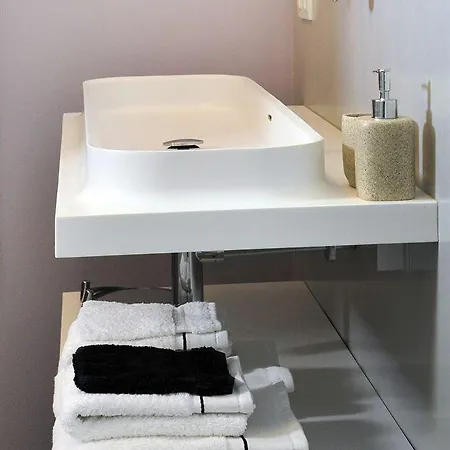 La Petite Couronne, & Lofts Отель