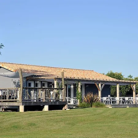 Отель La Petite Couronne, & Lofts Saint-Cricq-Chalosse