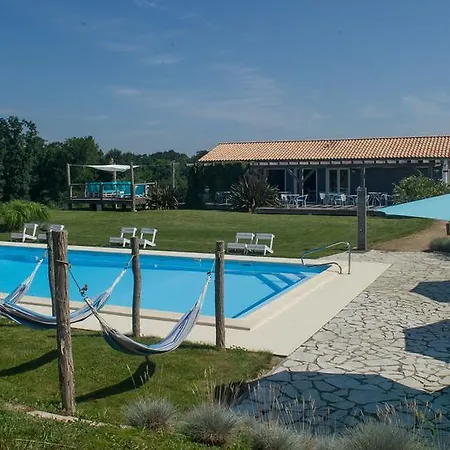 La Petite Couronne, & Lofts 3*