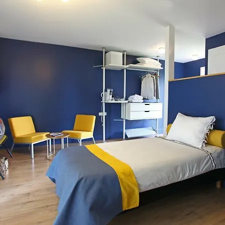 La Petite Couronne, & Lofts Hotell 3*