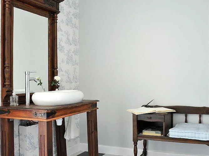 La Petite Couronne, & Lofts فندق 3*